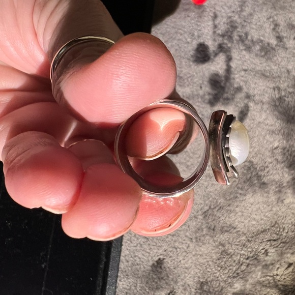 Sterling Silver with Cultured Pearl Ring - Size 6 - beautifully set/NCO - Picture 2 of 4